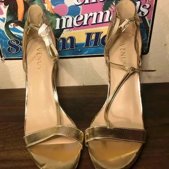 Gold Heels size 8.5 - Picture 5 of 9